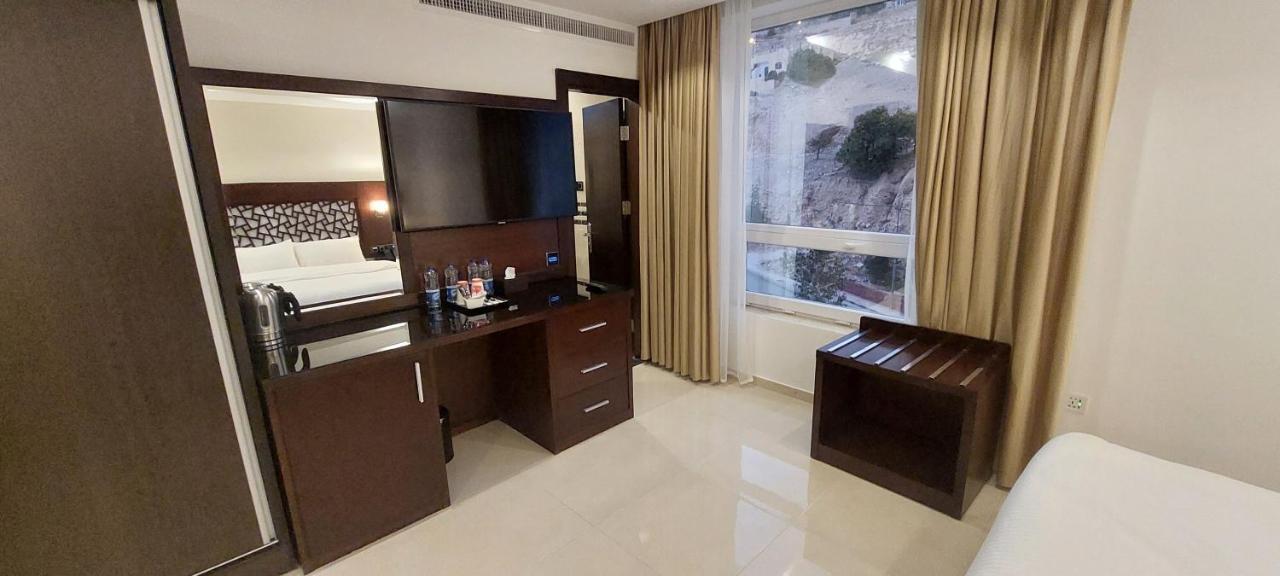 Petra Elite Hotel Вади Муса Екстериор снимка